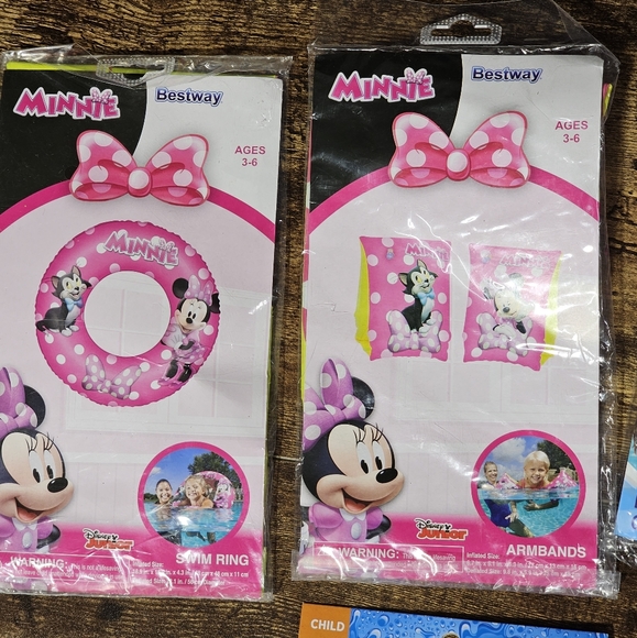 Minnie Mouse summer swimming pool inflatable 4 pc set - Picture 2 of 4